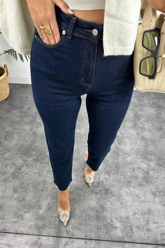 Premium Kalite Paçası Kesik Toparlayıcı Boyfit Jean Lacivert  