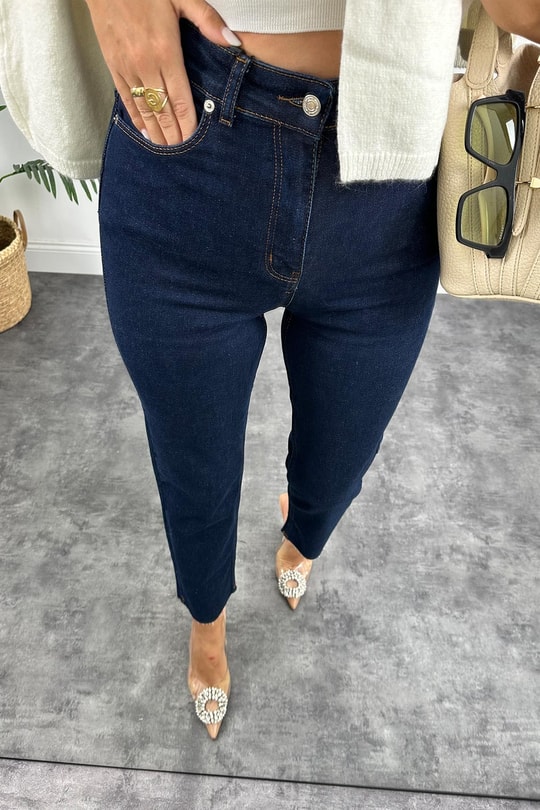 Premium Kalite Paçası Kesik Toparlayıcı Boyfit Jean Lacivert  