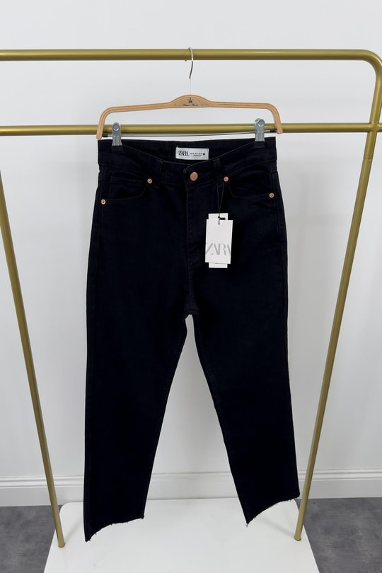 Premium Kalite Paçası Kesik Toparlayıcı Boyfit Jean Siyah