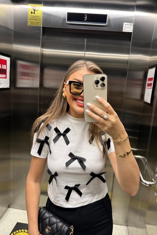 Premium Kalite Siyah Fiyonklu Beyaz Tasarım Tshirt