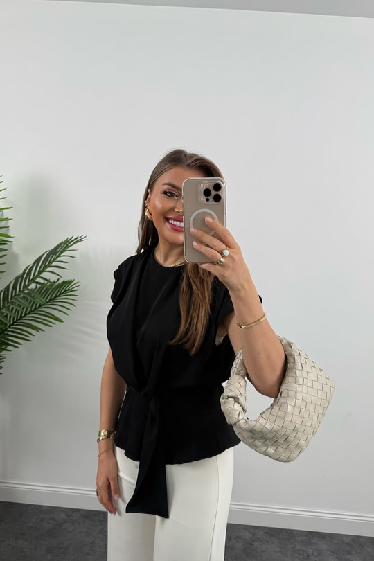 Premium Seri Bağcık Detaylı Dökümlü Bluz Siyah