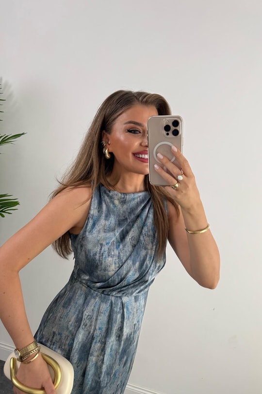 Premium Seri İpek Saten Mavi Desenli Drapeli Midi Elbise