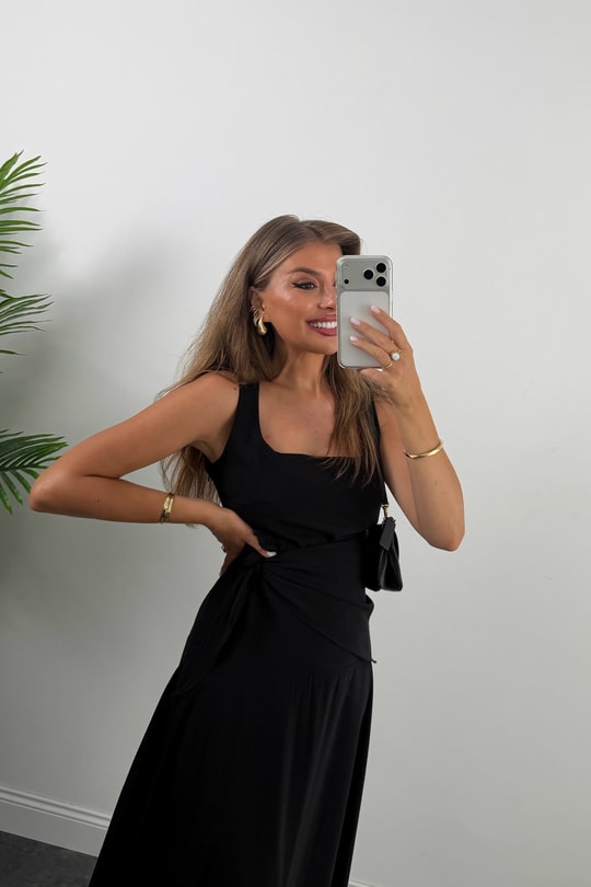 Premium Seri Kare Yaka Beli Fularlı Midi Boy Tensel Elbise Siyah