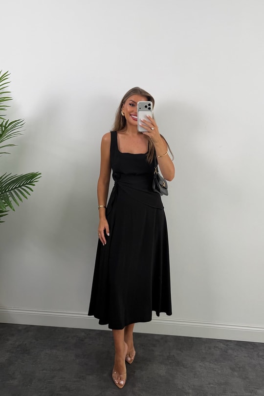 Premium Seri Kare Yaka Beli Fularlı Midi Boy Tensel Elbise Siyah