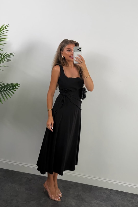 Premium Seri Kare Yaka Beli Fularlı Midi Boy Tensel Elbise Siyah