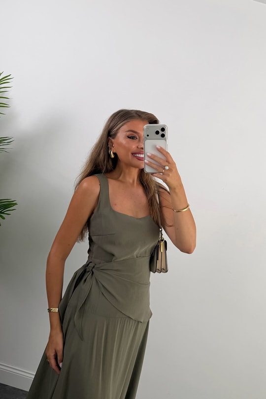 Premium Seri Kare Yaka Beli Fularlı Midi Boy Tensel Elbise Haki