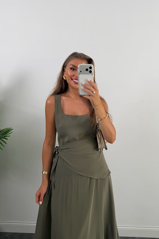 Premium Seri Kare Yaka Beli Fularlı Midi Boy Tensel Elbise Haki