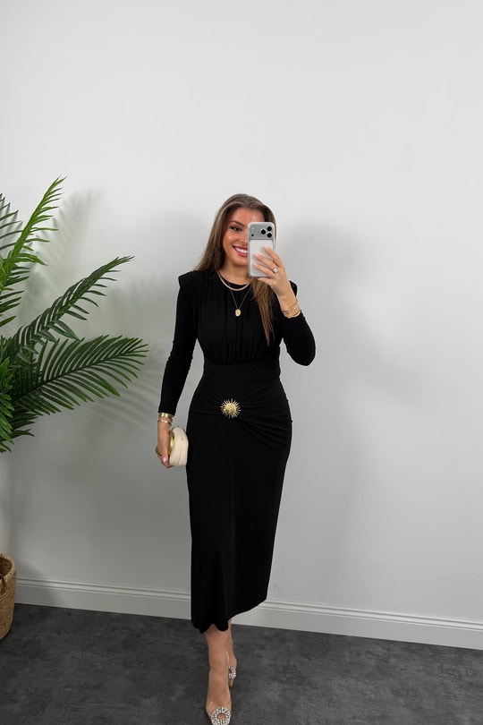 Premium Seri Likralı Drapeli Uzun Kol Gold Aksesuarlı Elbise Siyah