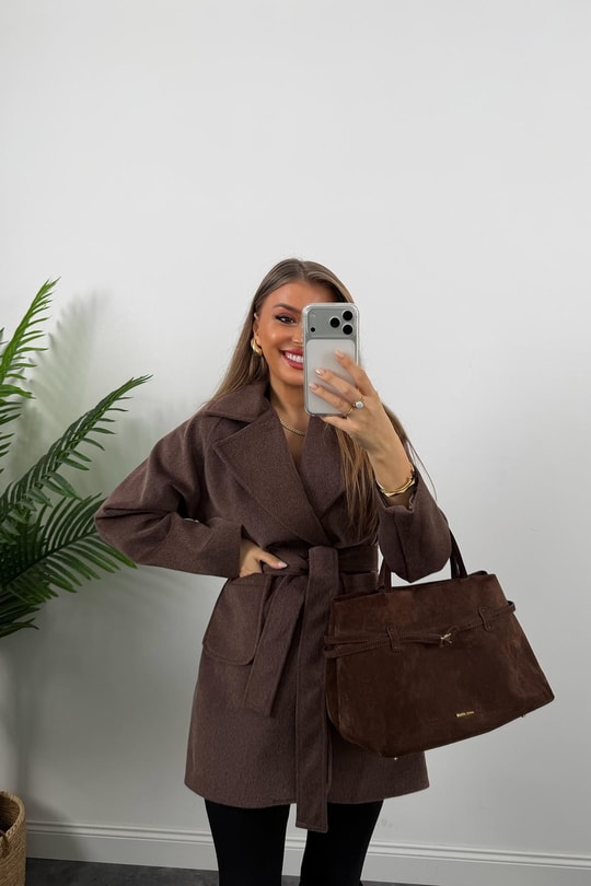Premium Seri Orta Boy Kuşaklı Tay Tüyü Kaşe Kaban Kahverengi