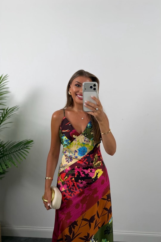 Premium Seri Renkli Desenli Maxi Saten Elbise