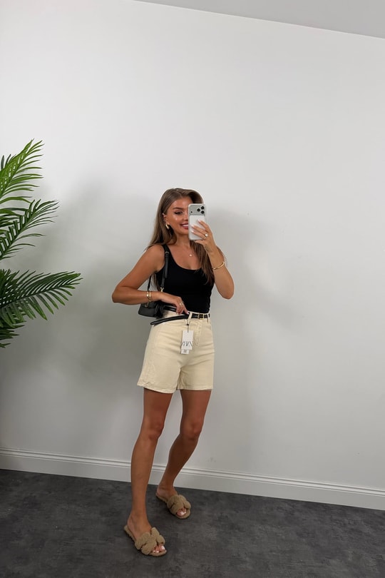 Premium Seri Şehir Boy Yüksek Bel Mom Şort Taş