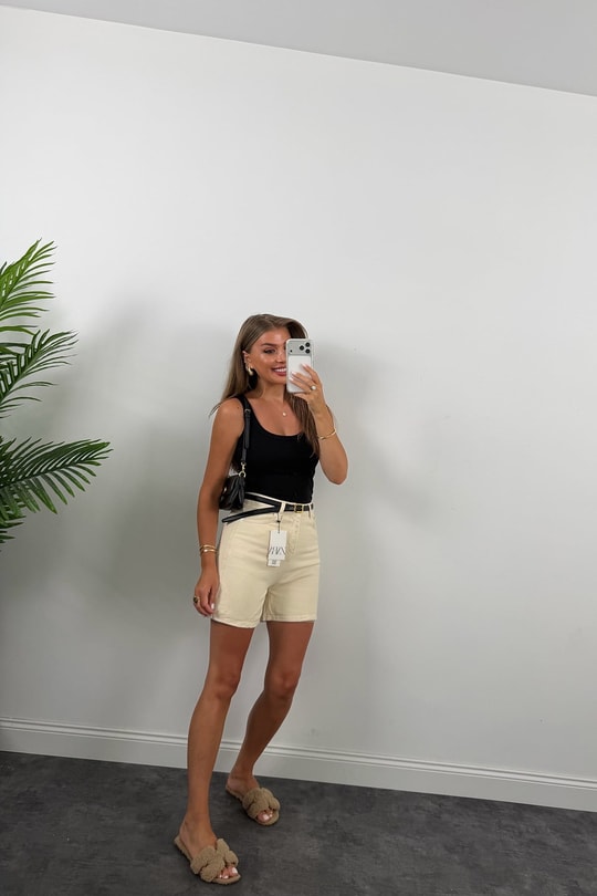 Premium Seri Şehir Boy Yüksek Bel Mom Şort Taş
