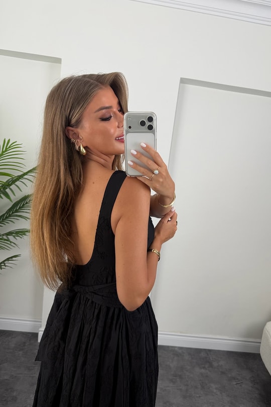 Premium Seri Tam Pamuklu Nakışlı Midi Boy Kloş Elbise Siyah 