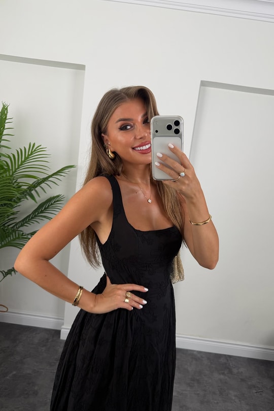 Premium Seri Tam Pamuklu Nakışlı Midi Boy Kloş Elbise Siyah 