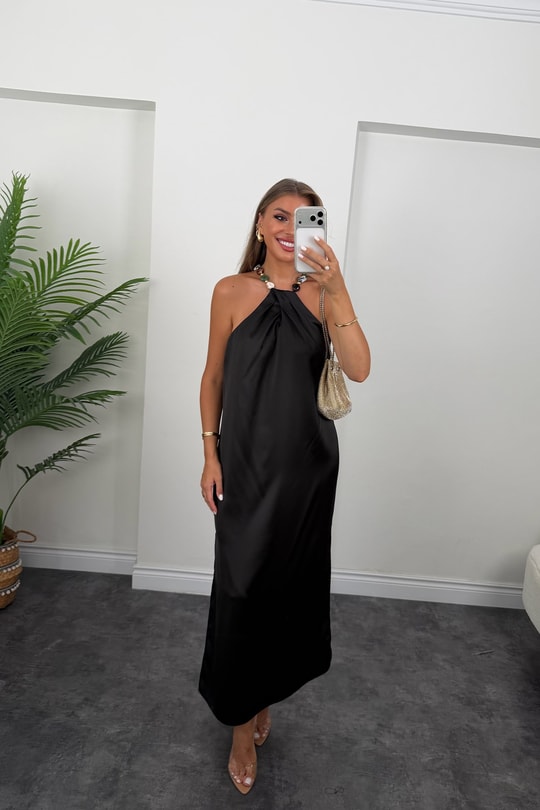 Premium Seri Yakası Boncuklu Maxi Saten Elbise Siyah 