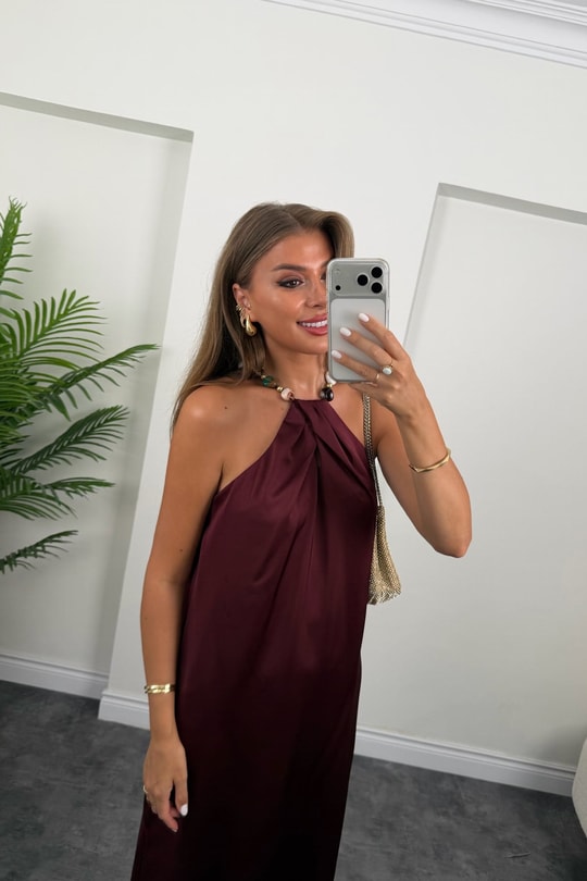 Premium Seri Yakası Boncuklu Maxi Saten Elbise Bordo 