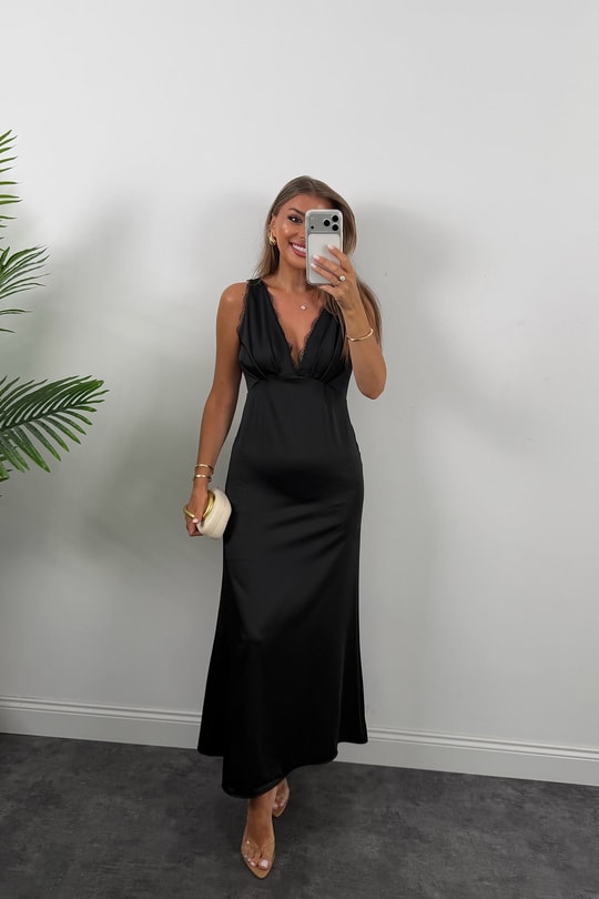 Premium Seri Yakası Dantelli Maxi Saten Elbise