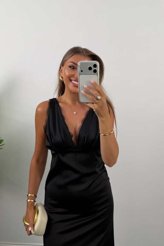 Premium Seri Yakası Dantelli Maxi Saten Elbise