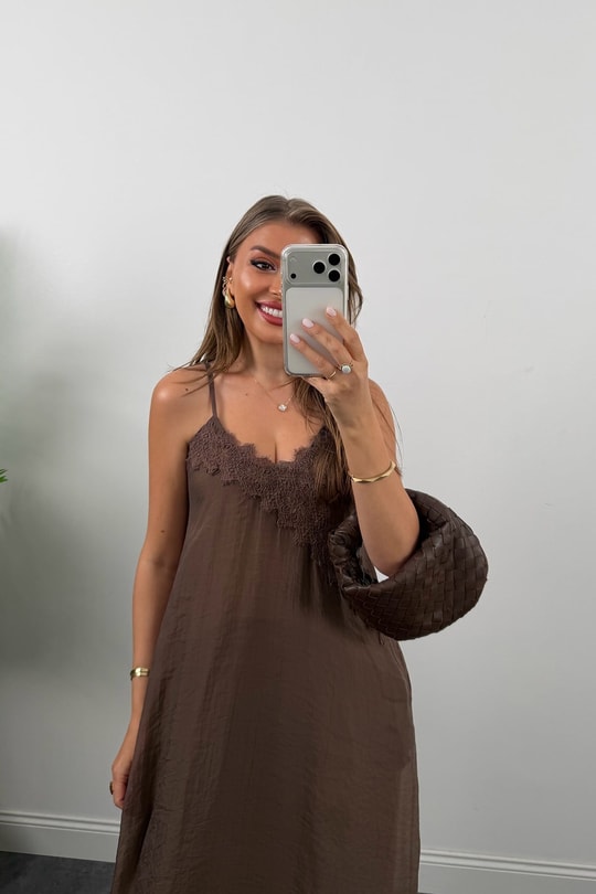 Premium Seri Yakası Dantelli Maxi Tensel Elbise Kahve