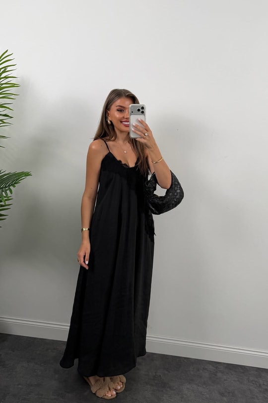 Premium Seri Yakası Dantelli Maxi Tensel Elbise Siyah