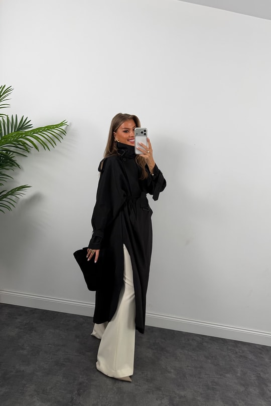 Premium Seri Yakası Kemerli Tasarım Dökümlü Maxi Trençkot Siyah