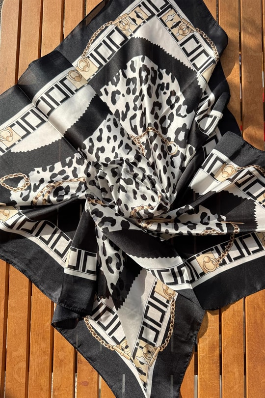 Siyah Leopar Desenli Fular (90*90)