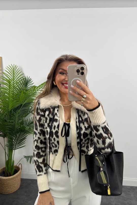 Yakası Krem Kürklü Süet Bağcıklı Yumoş Leopar Hırka