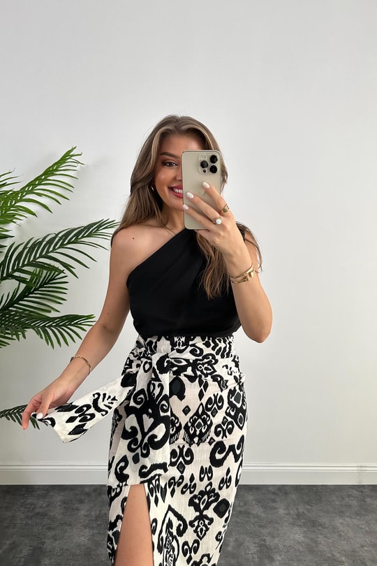 Zara Model Siyah Beyaz Desenli Kuşaklı Keten Kalem Etek