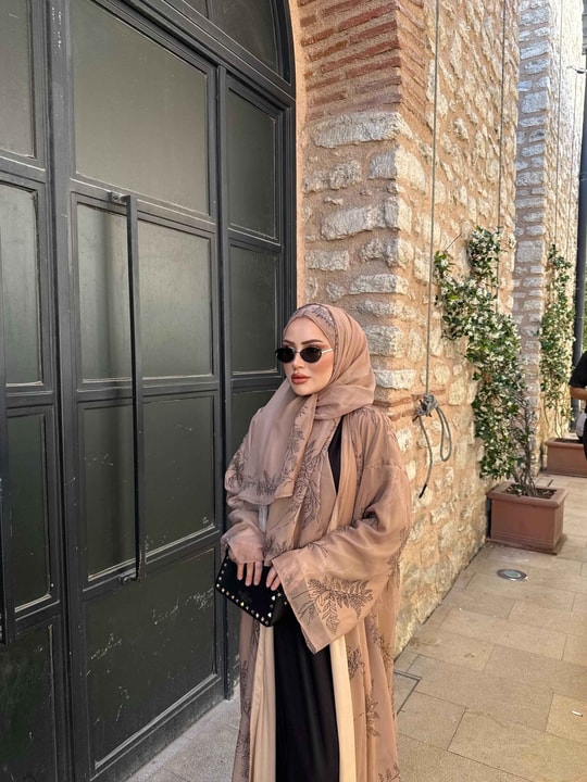 HR-1228H&R ButikKyl- Mosa Dal Desen Şallı Abaya Camel