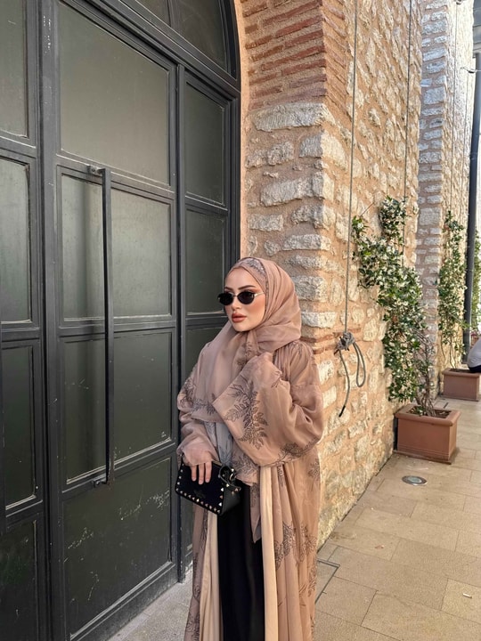 HR-1228H&R ButikKyl- Mosa Dal Desen Şallı Abaya Camel