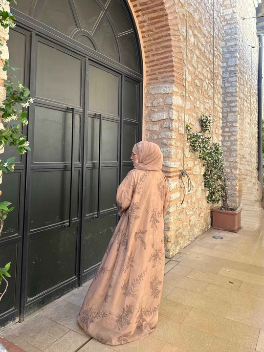 HR-1228H&R ButikKyl- Mosa Dal Desen Şallı Abaya Camel