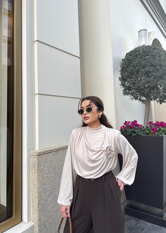 Body-1H&R ButikGül Detaylı Body Bej
