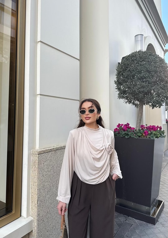 Body-1H&R ButikGül Detaylı Body Bej