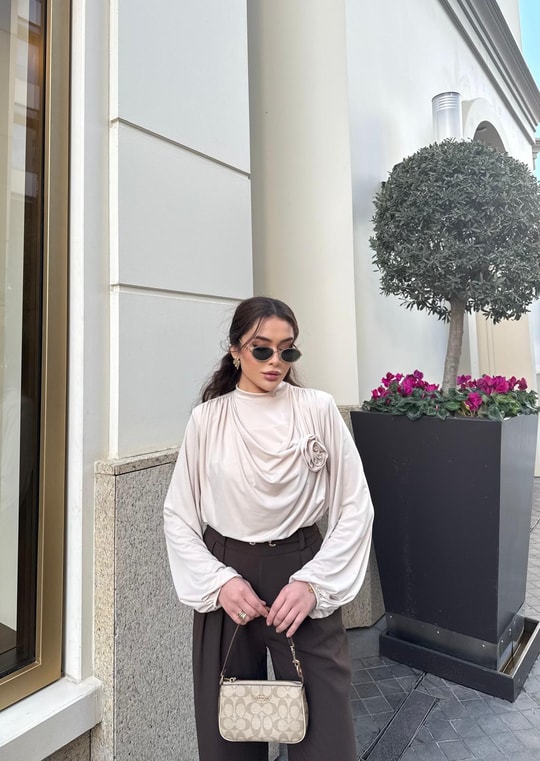Body-1H&R ButikGül Detaylı Body Bej