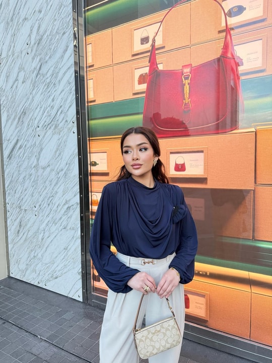 Body-1H&R ButikGül Detaylı Body Lacivert
