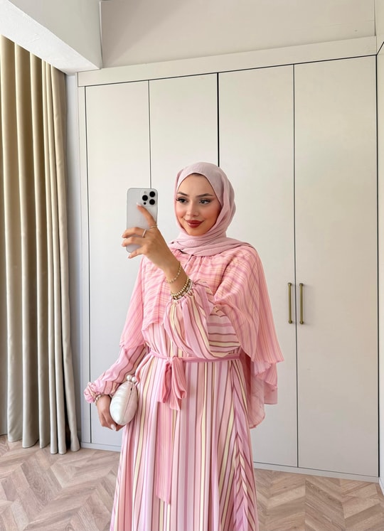 HR-1386H&R ButikFus- Nela Çizgi Detaylı Renkli Elbise Pembe