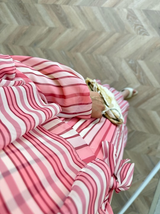 HR-1386H&R ButikFus- Nela Çizgi Detaylı Renkli Elbise Koyu Pembe