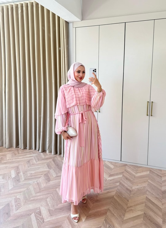 HR-1386H&R ButikFus- Nela Çizgi Detaylı Renkli Elbise Pembe