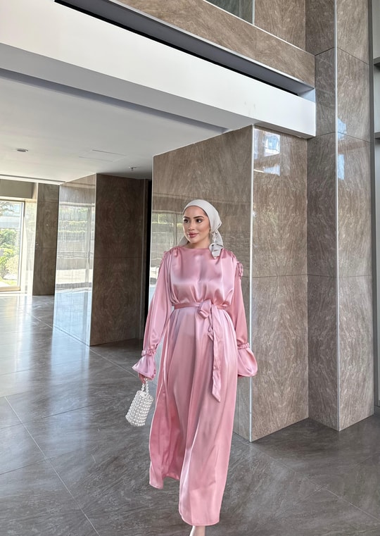 elbs-1640H&R ButikKol Detaylı İpek Saten Elbise Pembe