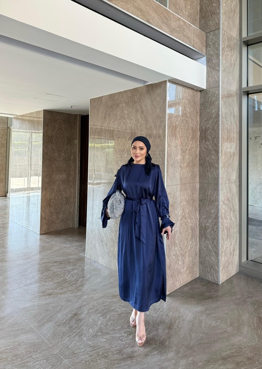 elbs-1640H&R ButikKol Detaylı İpek Saten Elbise Lacivert