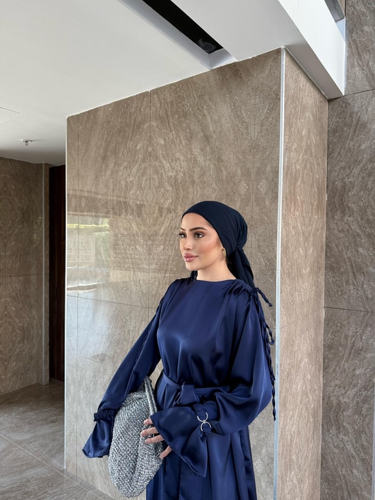 elbs-1640H&R ButikKol Detaylı İpek Saten Elbise Lacivert