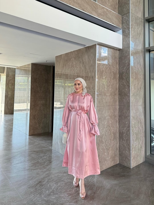 elbs-1640H&R ButikKol Detaylı İpek Saten Elbise Pembe