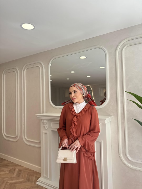 elbs-1667H&R ButikMelisa Ön Fırfırlı Şifon Elbise Kiremit