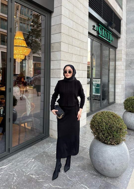 ELB-023H&R ButikTP-Üla Üst Pelerinli Triko Elbise Siyah