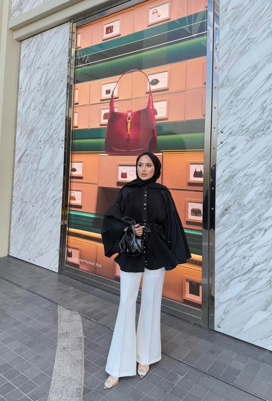 GMLK-428H&R ButikWesna Pilise Detaylı Gömlek Siyah