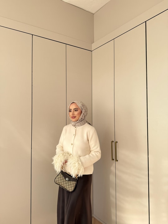 KAZK-579H&R ButikKol Kısmı Püsküllü Mini Kazak Ekru