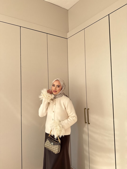 KAZK-579H&R ButikKol Kısmı Püsküllü Mini Kazak Ekru