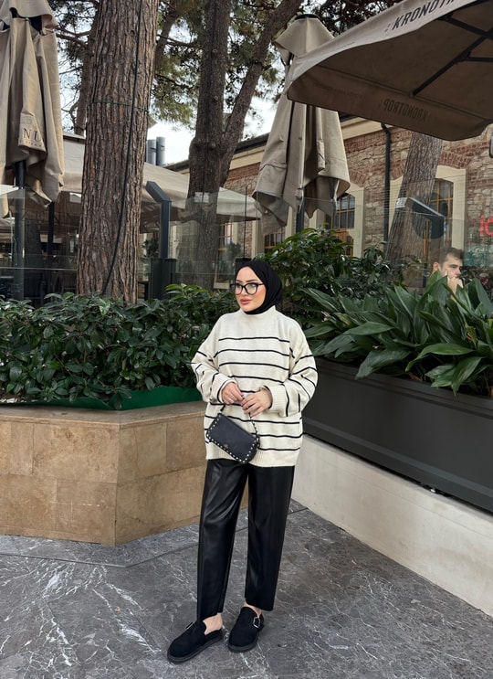 HR-3536H&R ButikMix- Yan Çizgi Detaylı Triko Kazak Beyaz