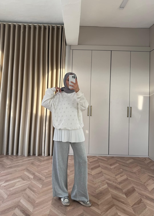 KAZK-629H&R ButikMuadil Harf Taşlı Sweat Beyaz