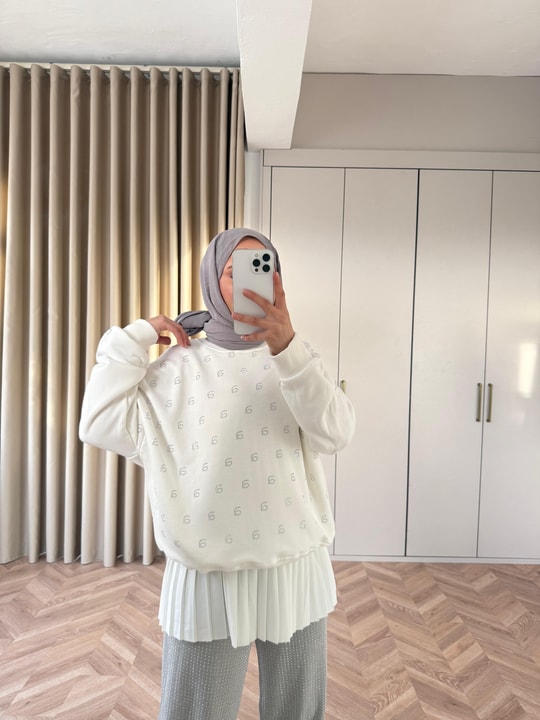 KAZK-629H&R ButikMuadil Harf Taşlı Sweat Beyaz
